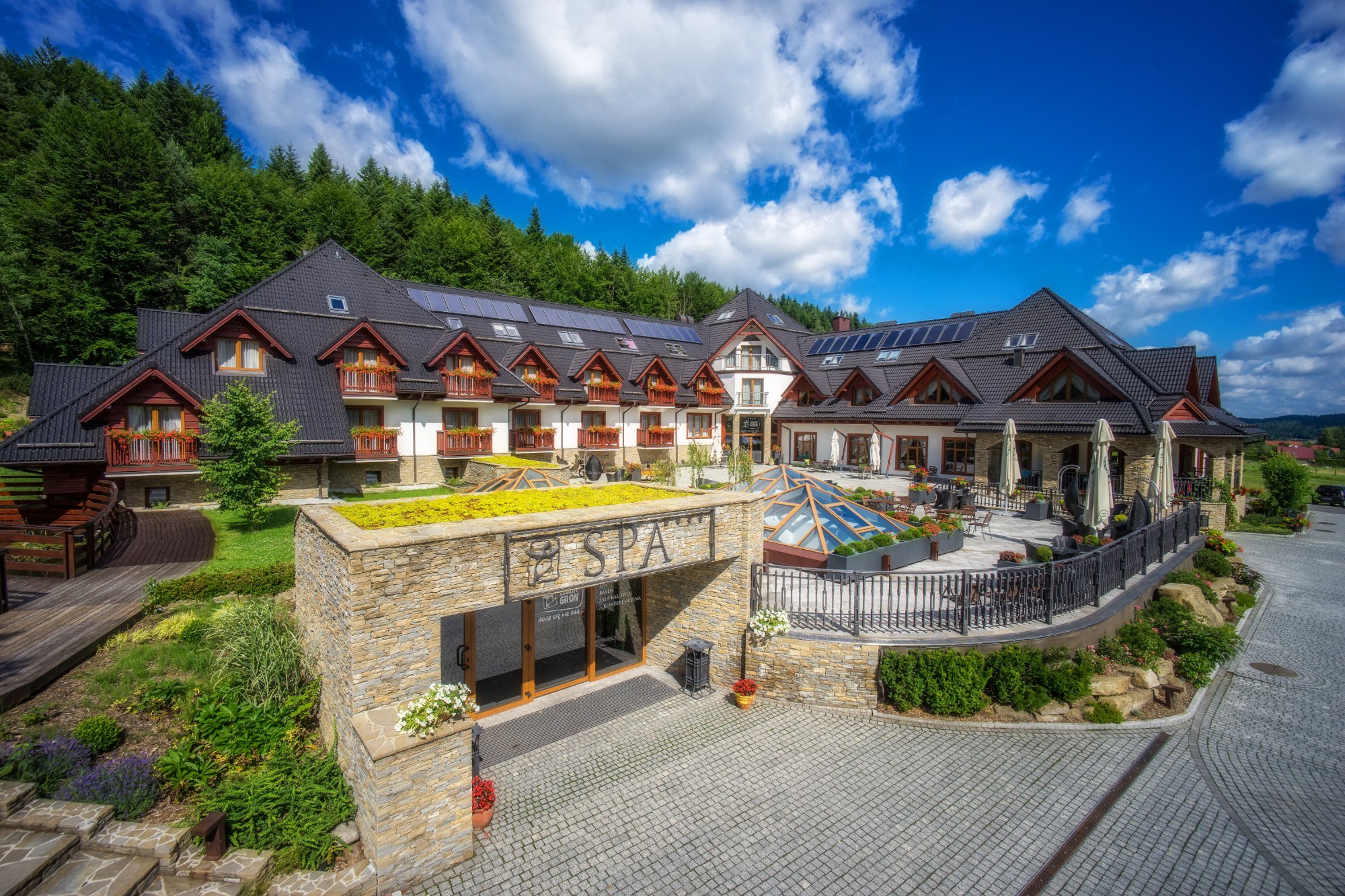 Hotel & SPA Czarny Gron-官方