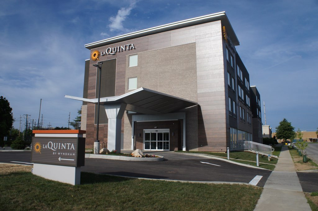 La Quinta Inn & Suites by Wyndham Bloomington主图