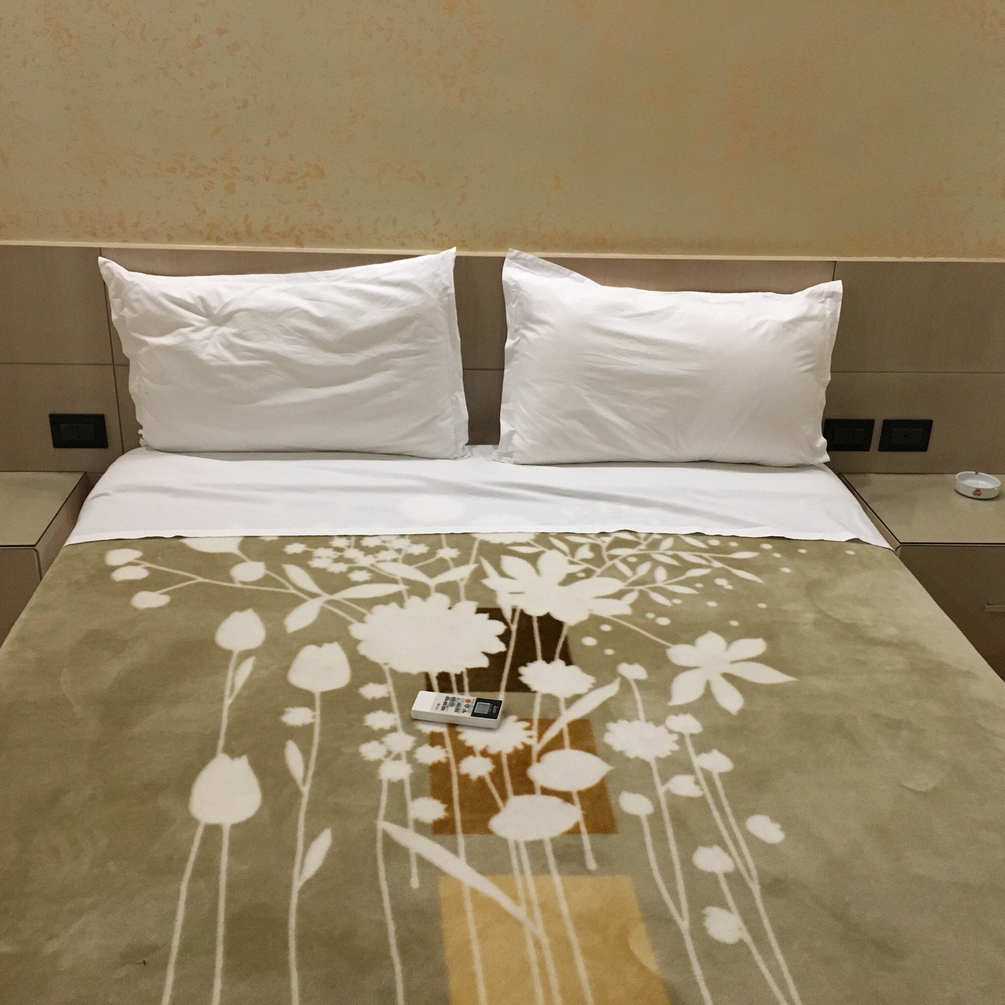 Hotel Tomorri-官方