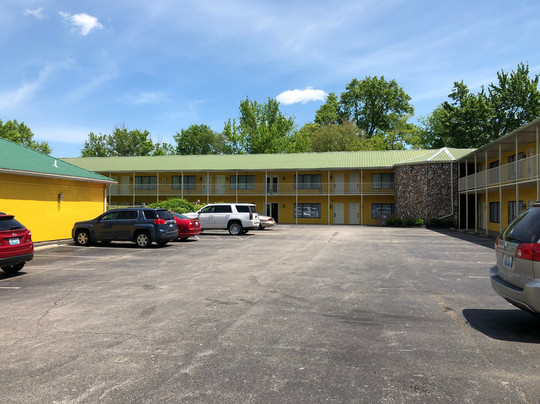 Golden Manor Inn & Suites