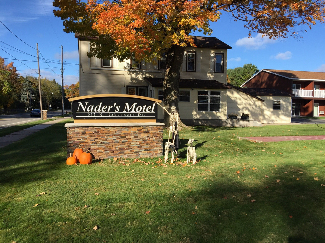 拉丁顿酒店住宿-Nader's Motel & Suites