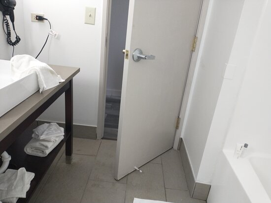 Country Inn & Suites by Radisson, Chicago O'Hare South, IL-浴室