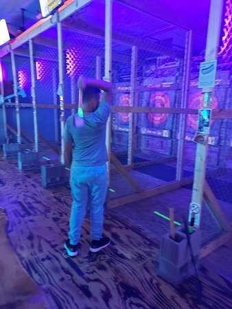 Asgard Axe Throwing-威斯康星峡谷必去景点