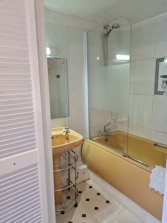 Belhaven House Hotel-浴室