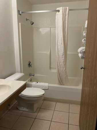 Super 8 by Wyndham Howe主图