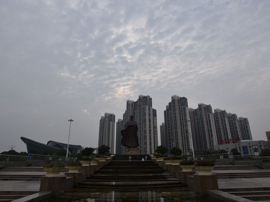 宜城市旅游景点-诸葛亮广场