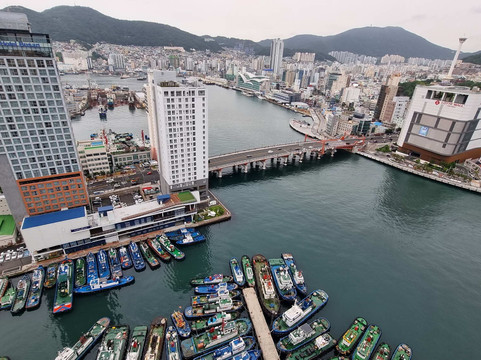 拉瓦尔斯酒店主图