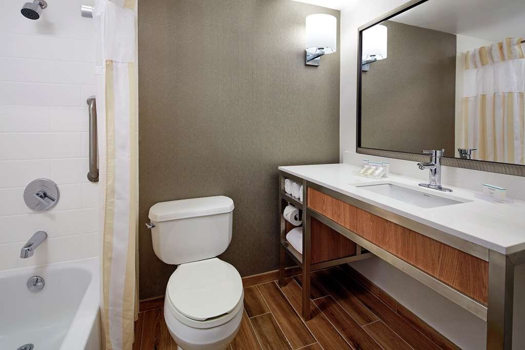 奥斯威戈湖希尔顿花园酒店主图