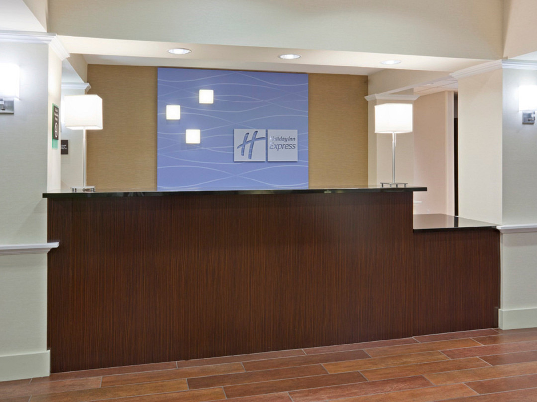 Holiday Inn Express & Suites Rogers By IHG主图