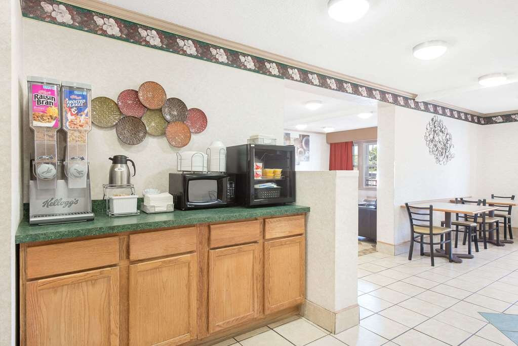 Super 8 By Wyndham Maumee Perrysburg Toledo Area主图