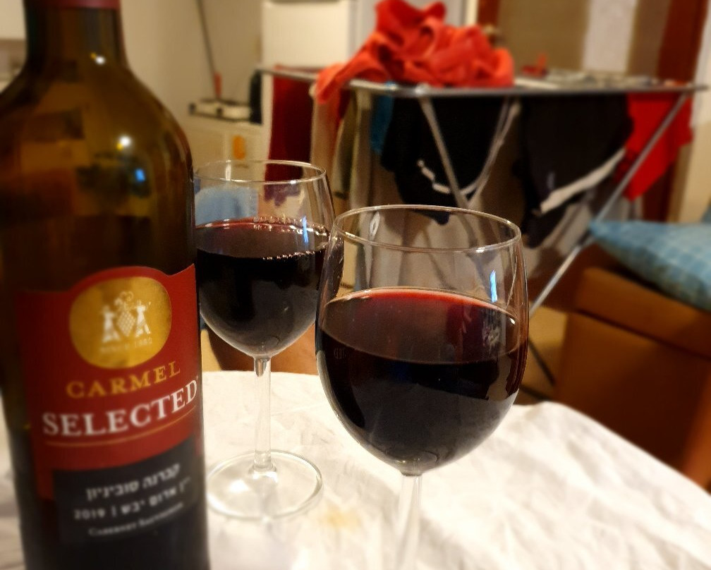 The Lowest Place On Earth主图