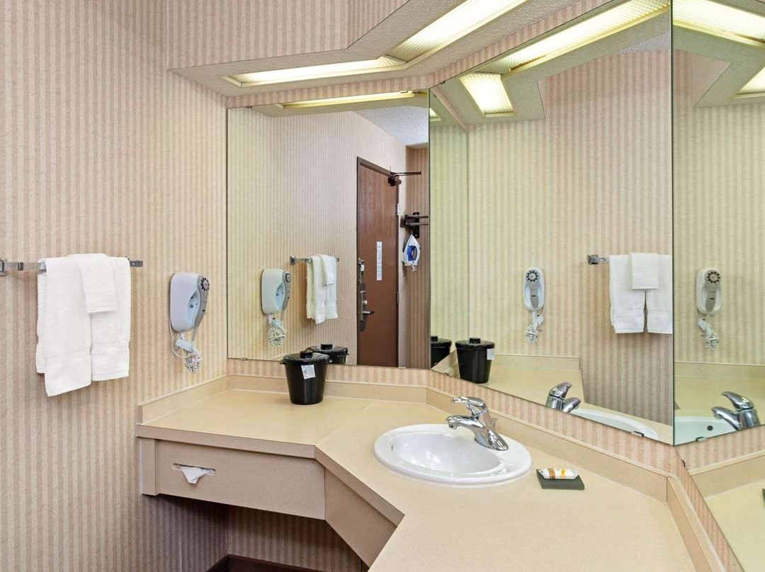 La Quinta Inn & Suites by Wyndham Stevens Point主图