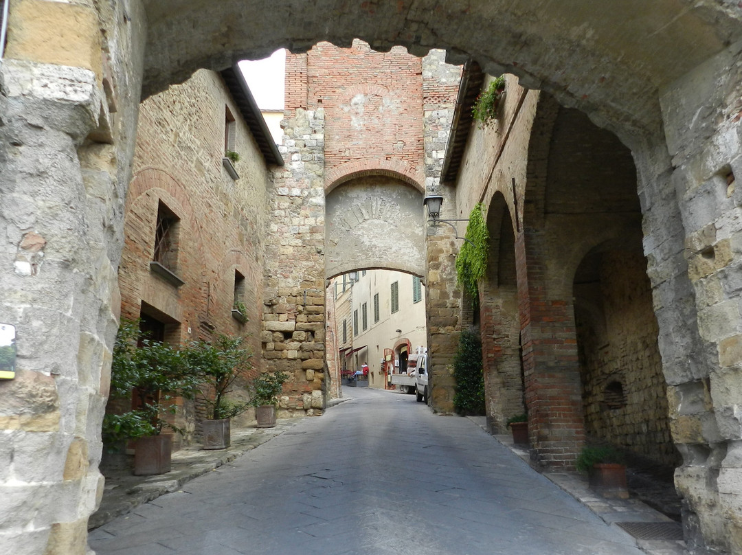 Porta delle Farine-蒙特普尔恰诺必去景点