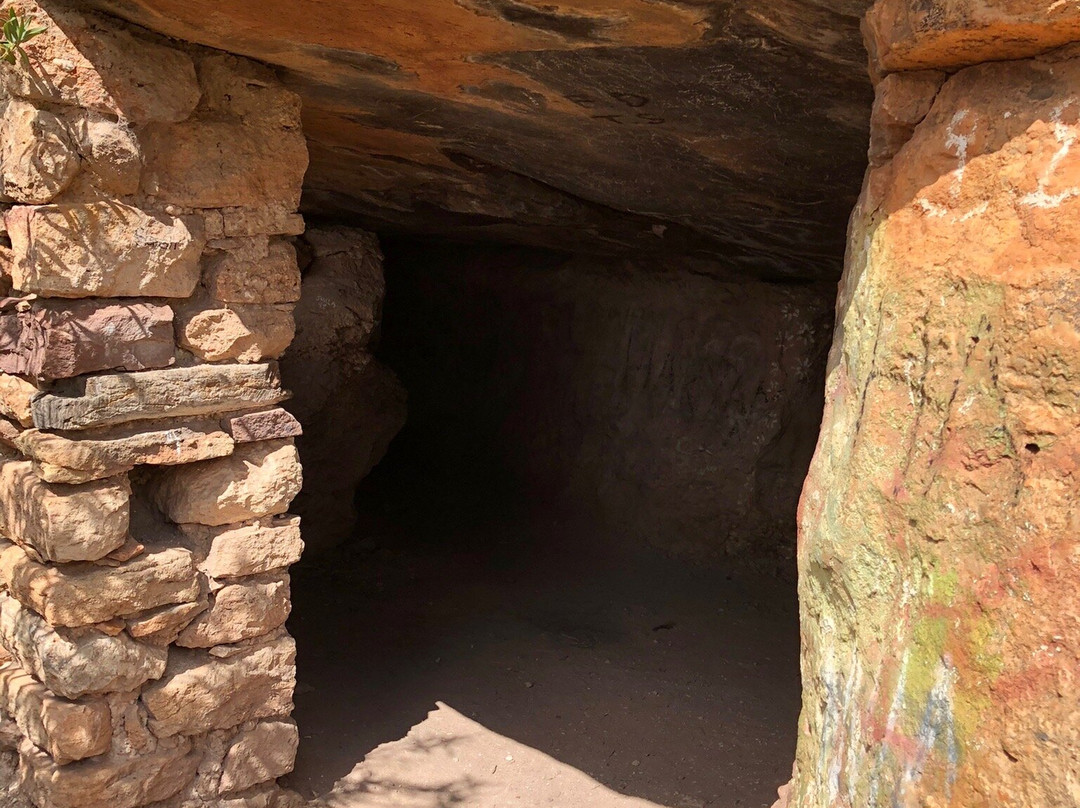 Hermits Cave景点图片