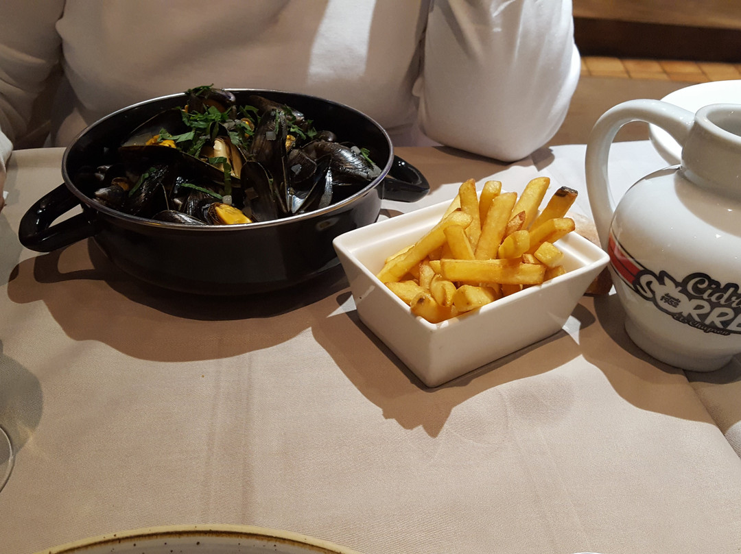 La Mere Champlain Hotel Restaurant主图