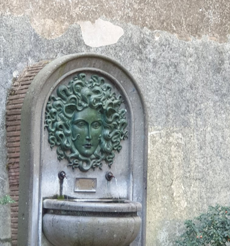 Fontana della Gorgone (Medusa)景点图片