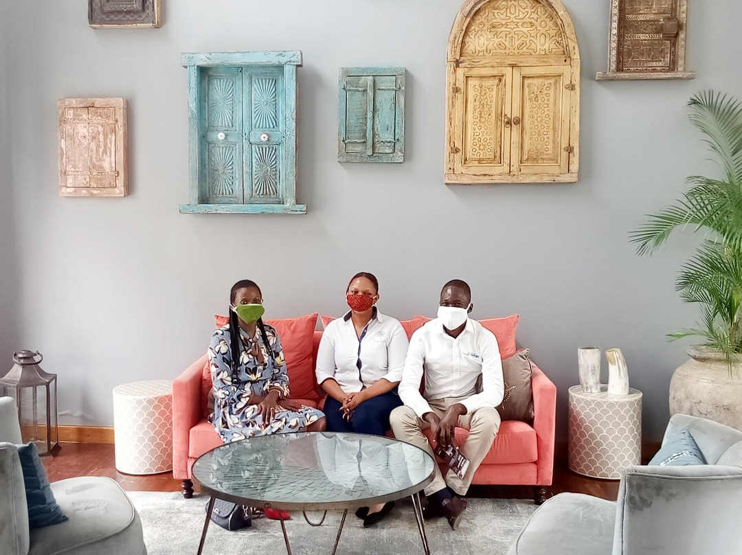 Latitude 0 Degrees Hotel主图