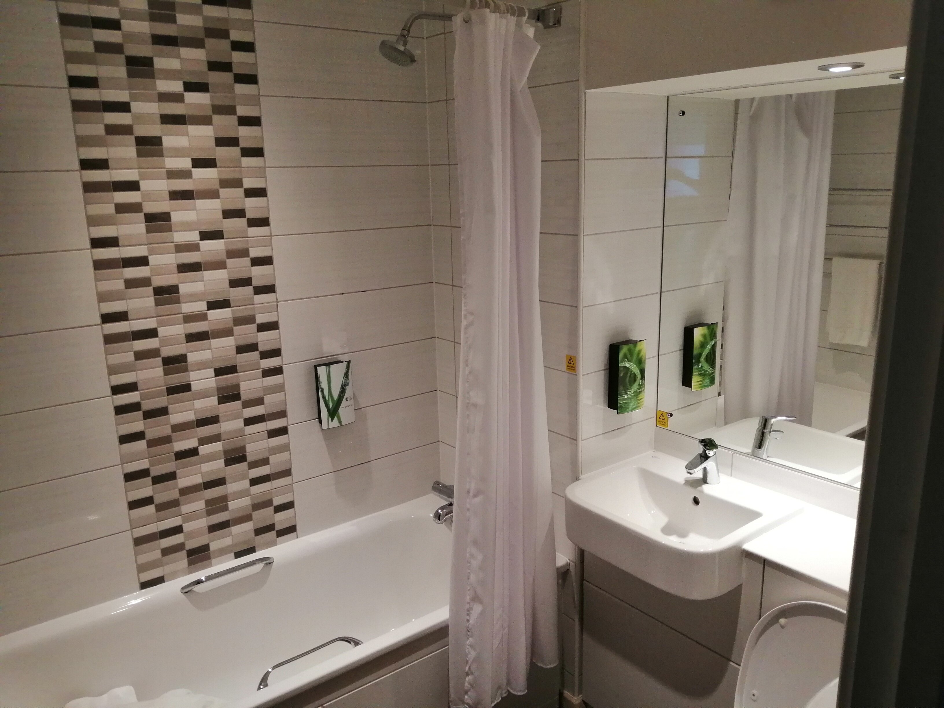 Premier Inn Tring-浴室