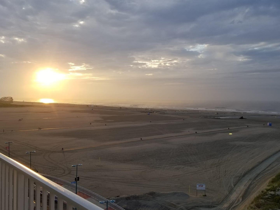 Adventurer Oceanfront Inn主图