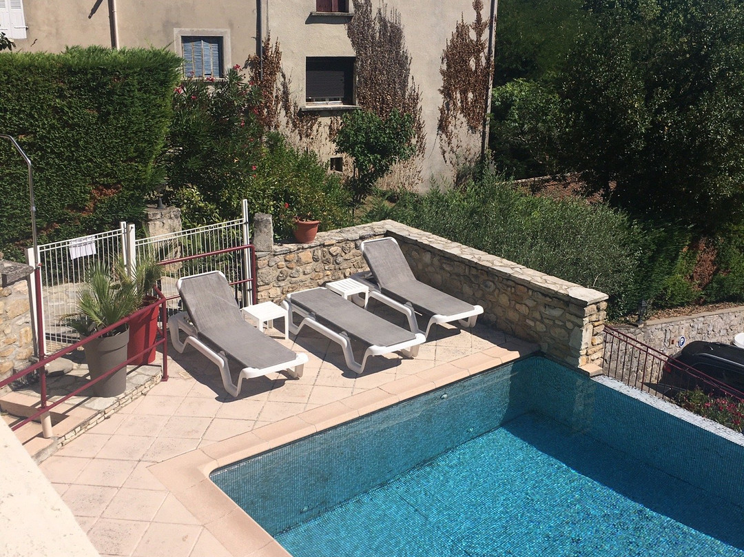 巴斯蒂德香水酒店主图