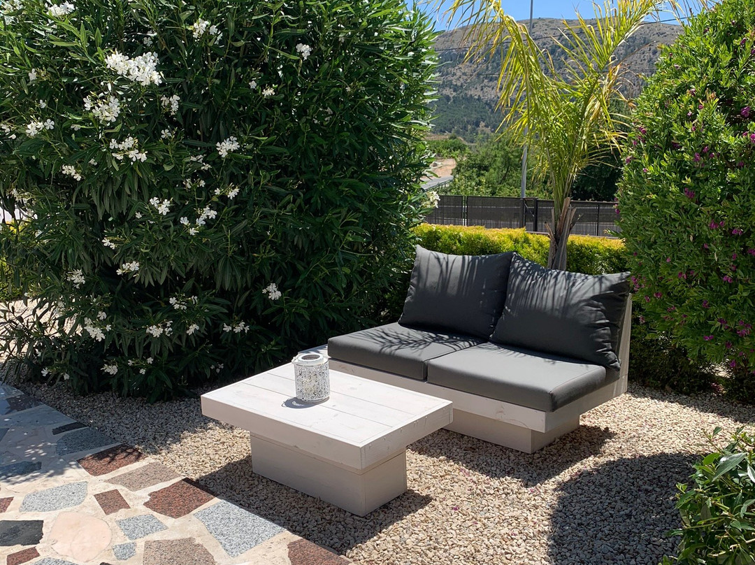 拉莫雷纳酒店主图