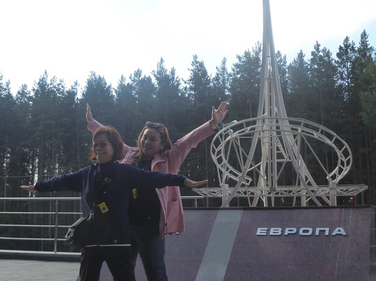 The Obelisk on the Border Between Europe and Asia-叶卡捷琳堡必去景点