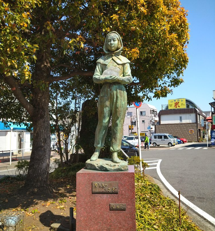 Statue of Garasu no Usagi-二宫町必去景点