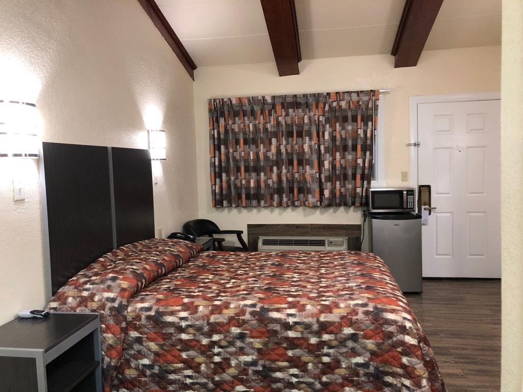 Evergreen Inn & RV主图