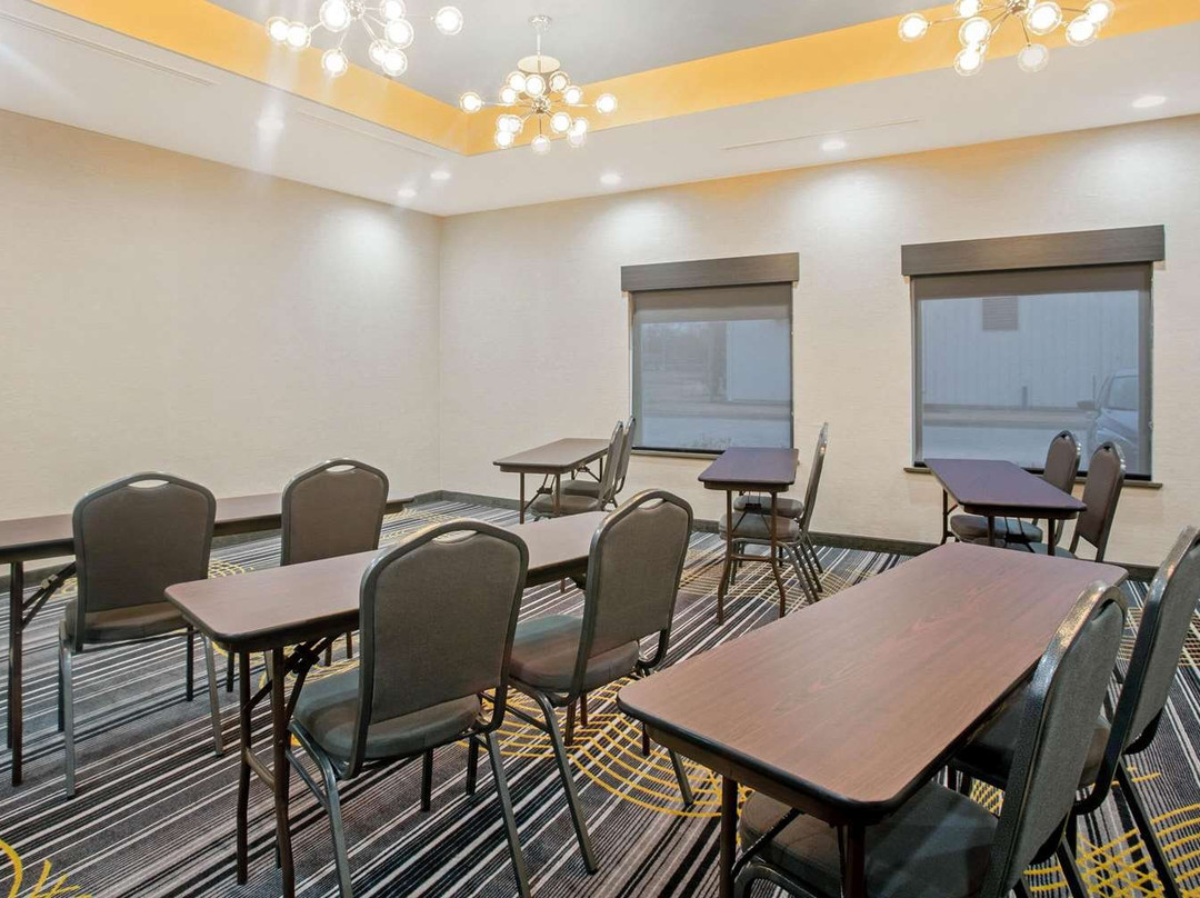 La Quinta Inn & Suites by Wyndham Ponca City主图