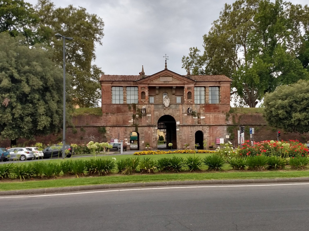 Porta San Pietro-卢卡必去景点