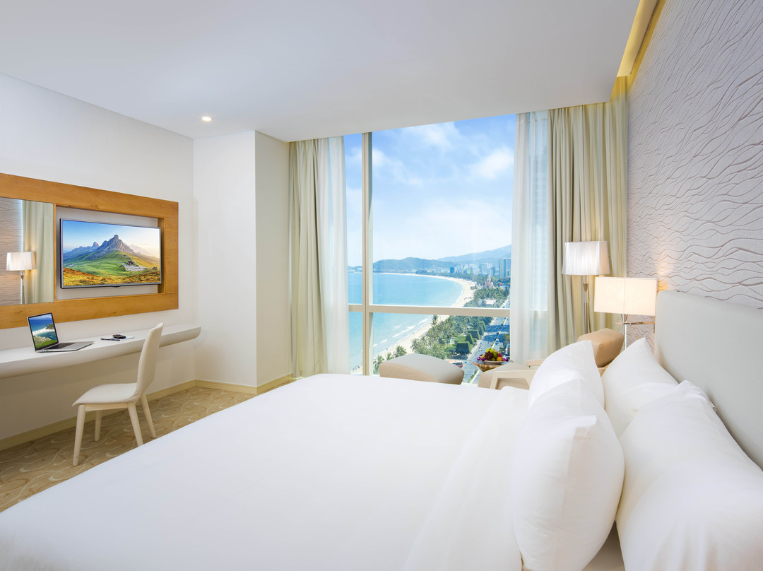 Diamond Bay Golf & Villas Resort主图