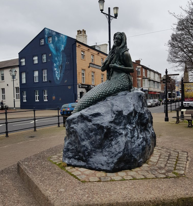 The Ebb & Flow Mermaid Statue