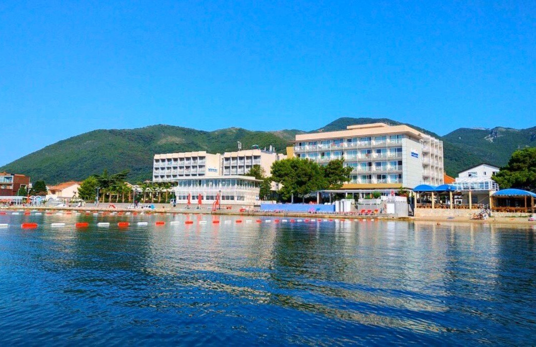 Carine Hotel Delfin主图