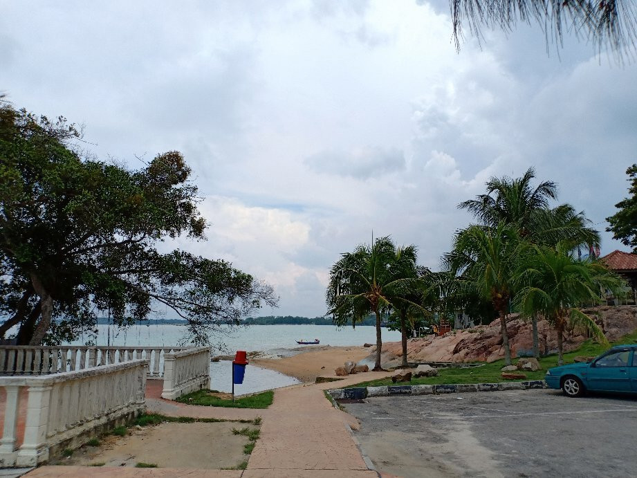 Pantai Minyak Beku (Frozen Oil village)景点图片