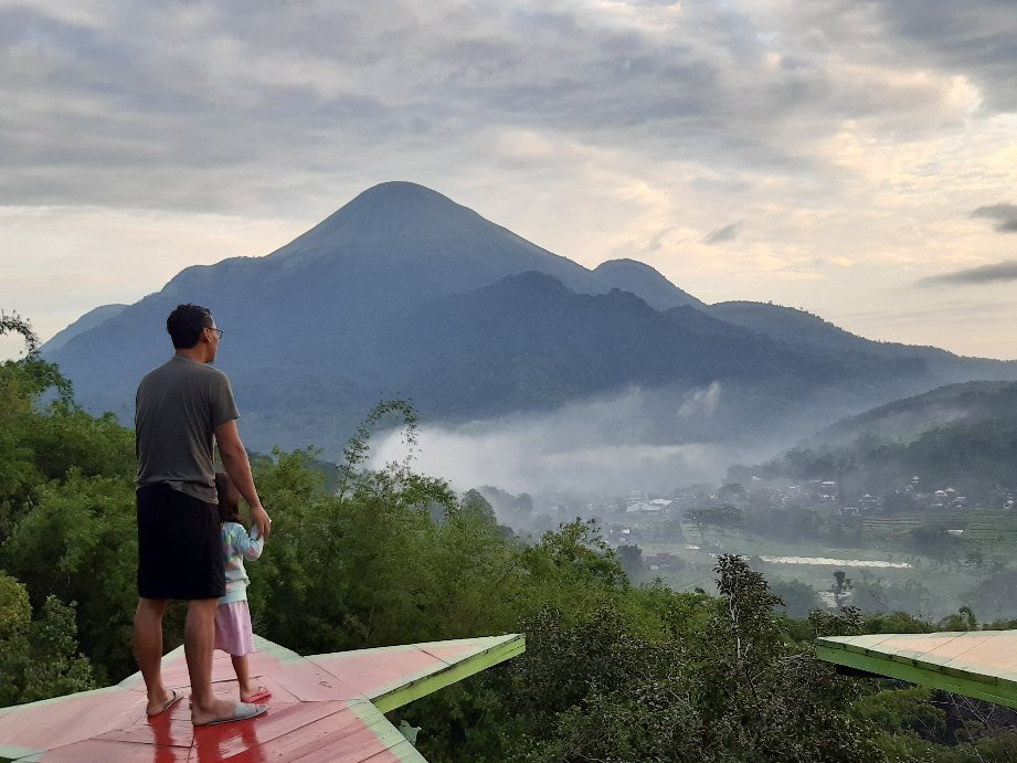 Grand Whiz Hotel Trawas Mojokerto主图