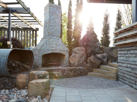 Colonial Gardens-Blue Springs必去景点