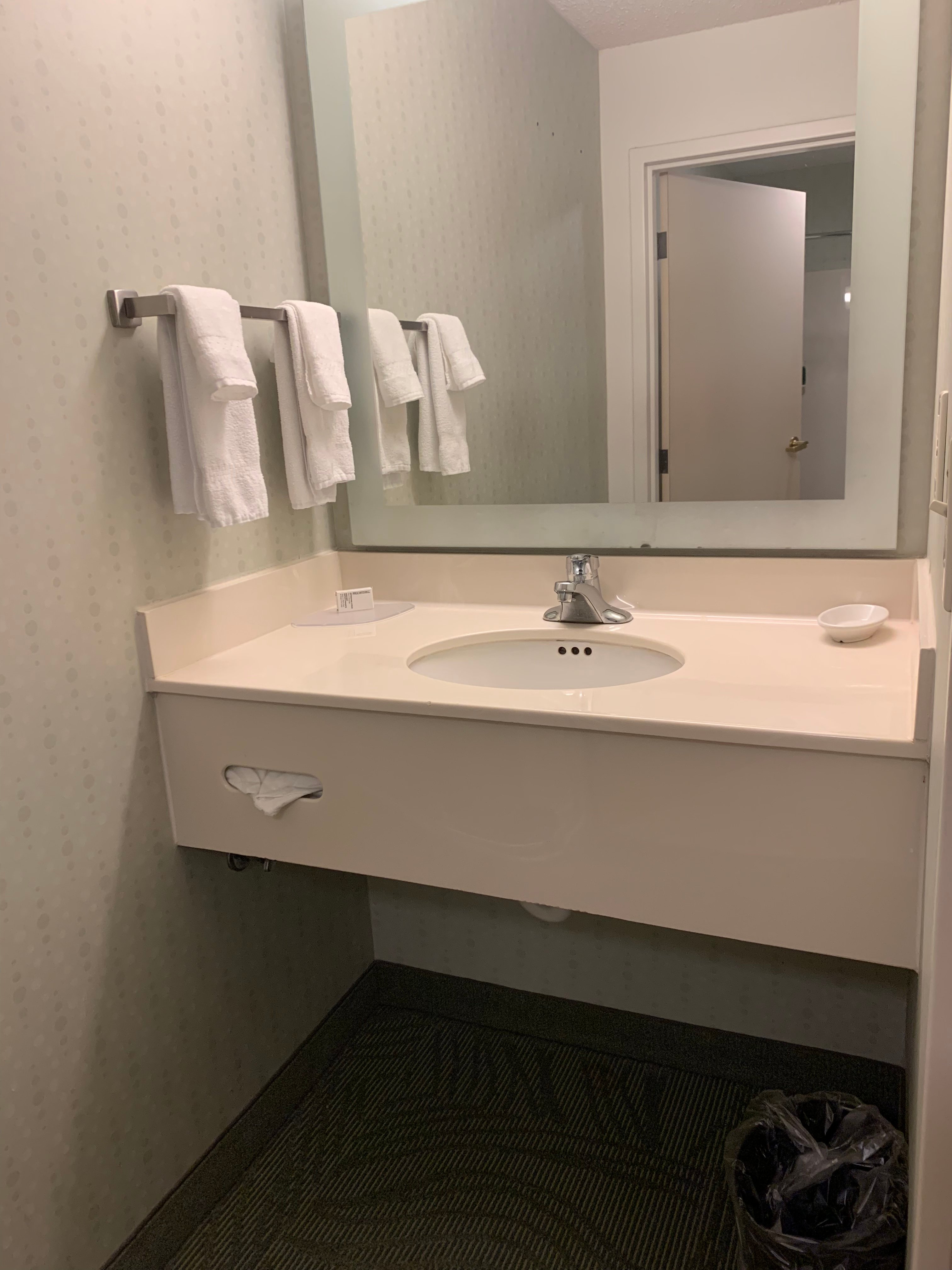 西雅图南/兰顿春季山丘套房酒店-浴室