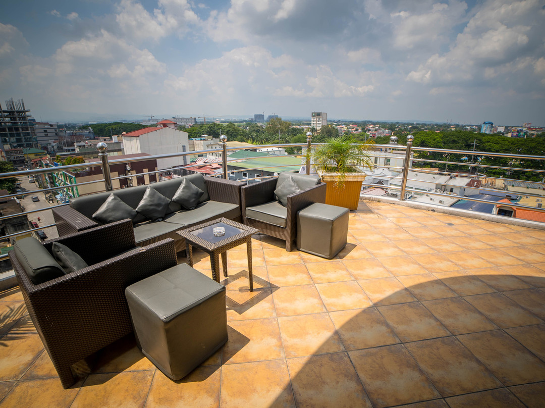 康达泰费尔德斯广场套房酒店主图