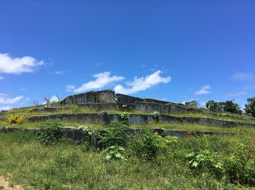 Ancient Royal Tombs of Lapaha景点图片