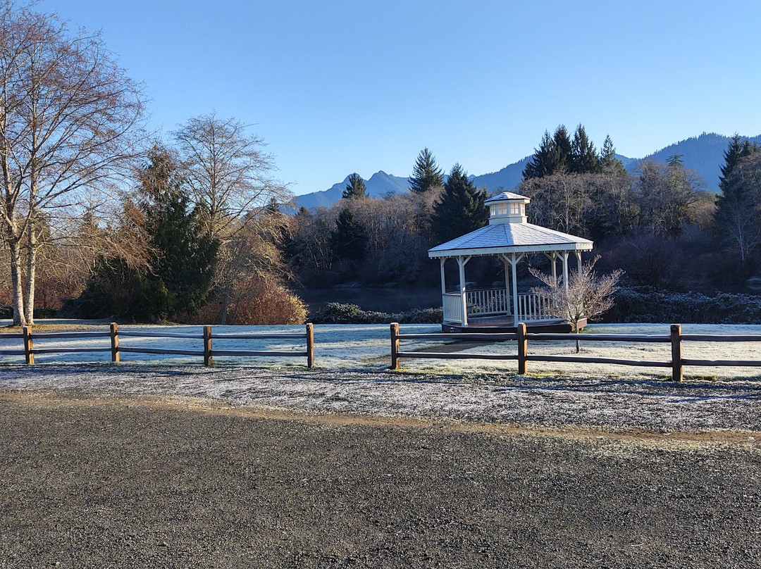 奎纳尔特河客栈主图