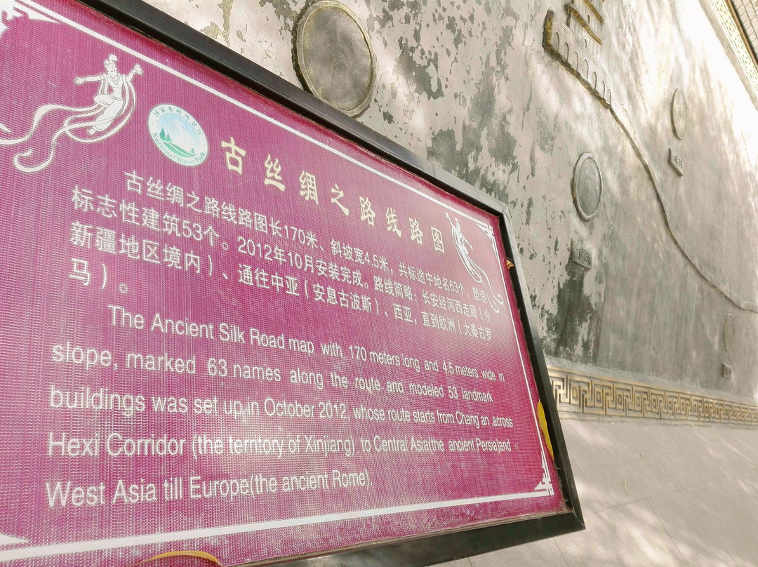 嘉年华精品酒店主图