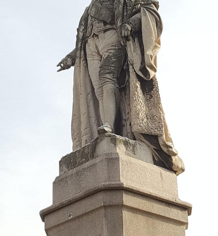 Monumento a Giuseppe Barbaroux-库内奥必去景点