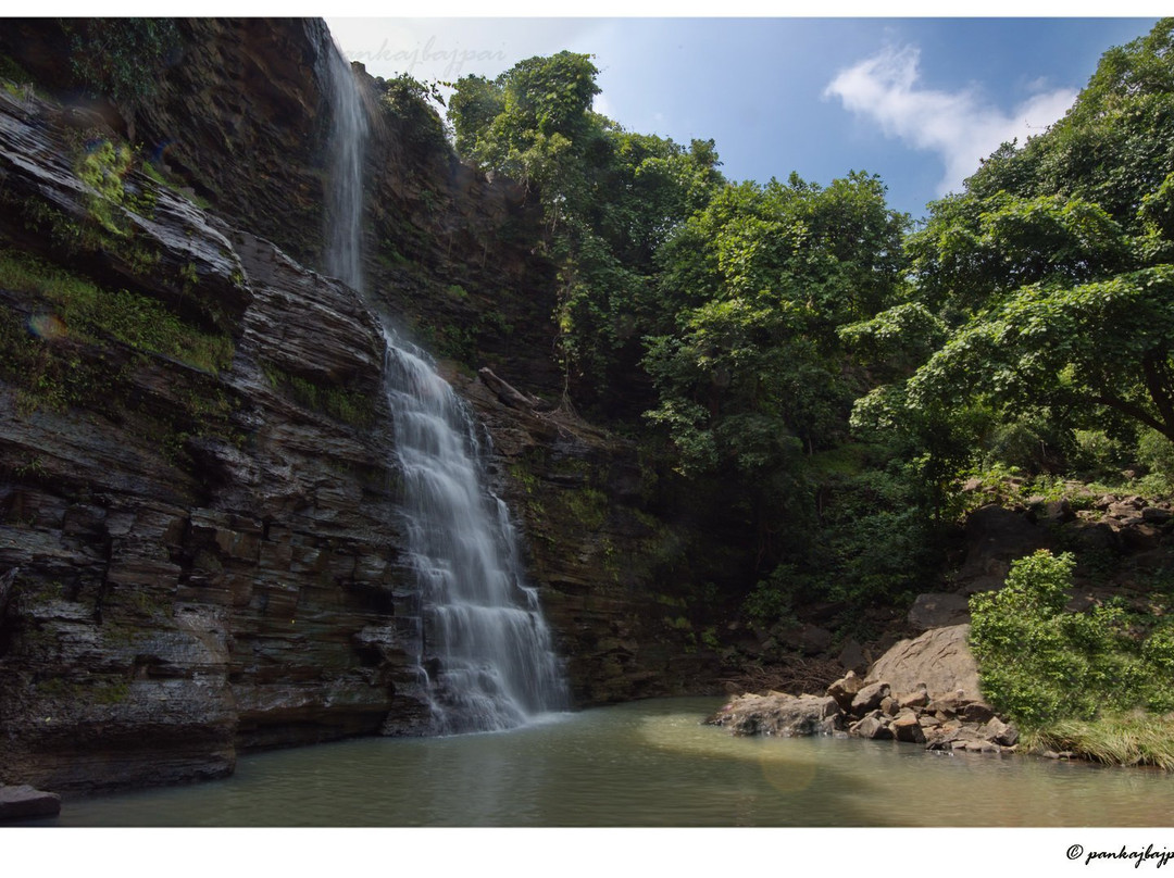 Dhaskund Waterfall景点图片