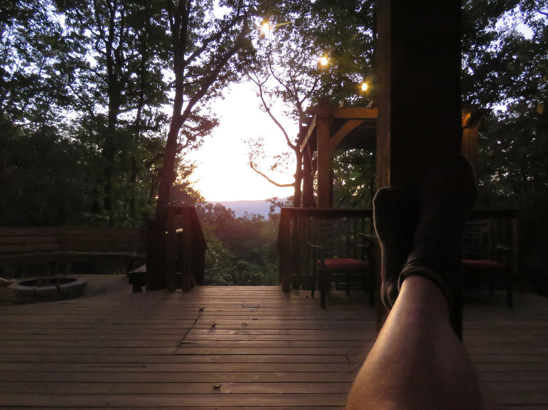 Barefoot Hills主图