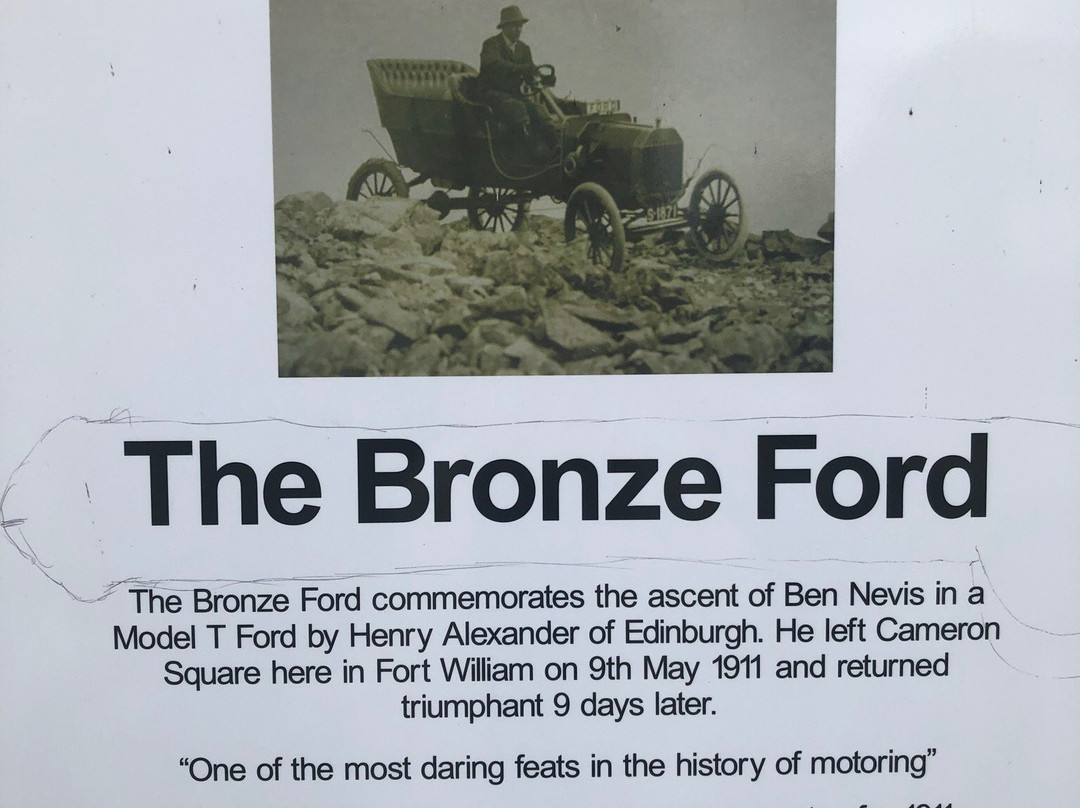 Bronze Ford Model T景点图片