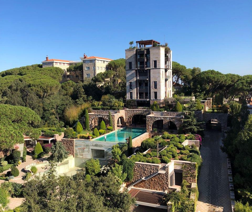 格朗德山丘水疗酒店主图