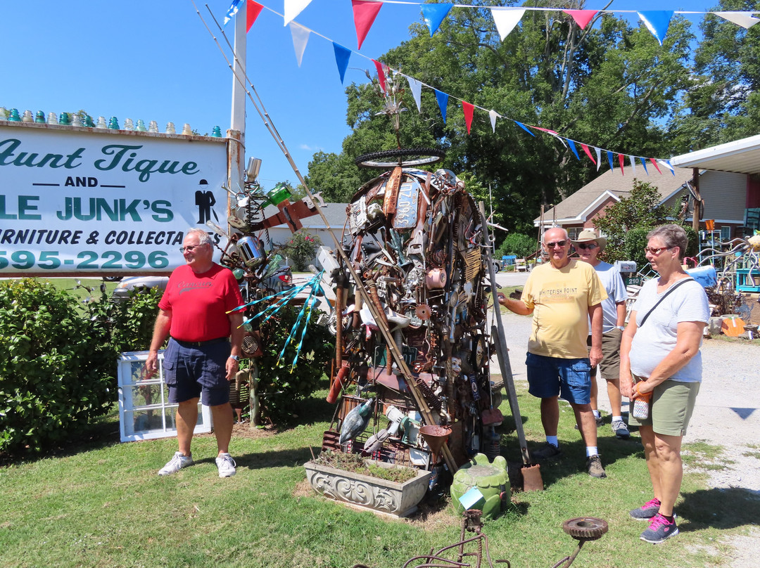 Aunt Tique & Uncle Junk's-Thomson必去景点