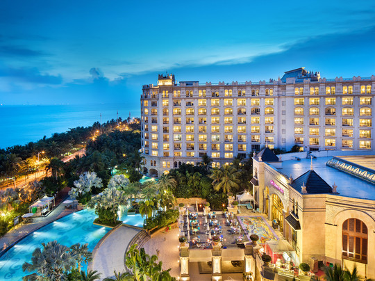 三亚湾皇冠假日度假酒店主图