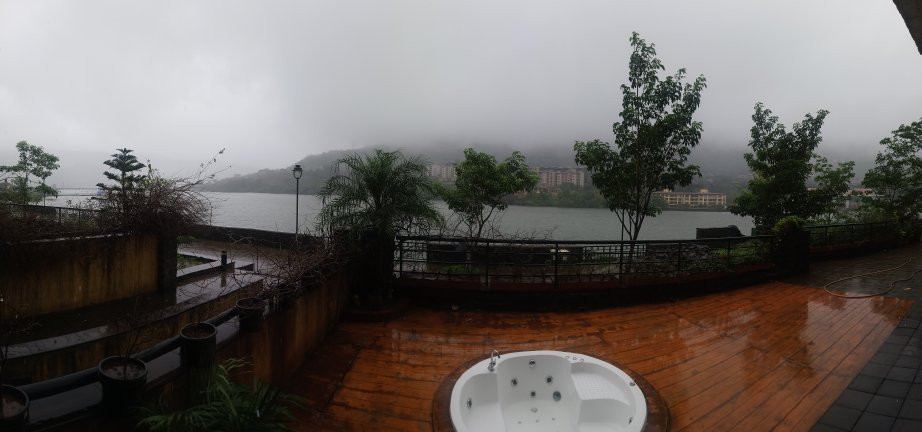 Lakeside Promenade景点图片