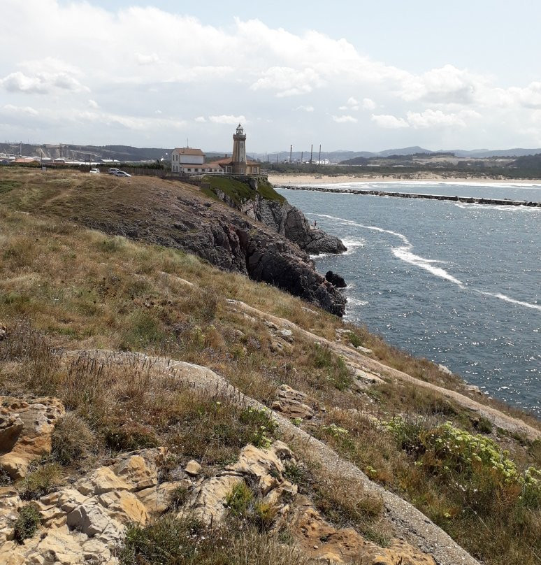 Faro de San Juan de Nieva景点图片